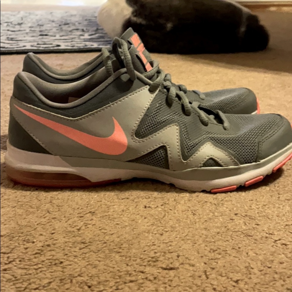Nike Tennis Shoes